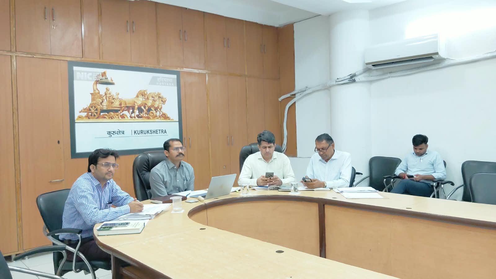 धान की खरीद और उठान में तेजी लाएं अधिकारी : विश्राम कुमार मीणा से संबंधित हरियाणा सरकार की आधिकारिक तस्वीर
