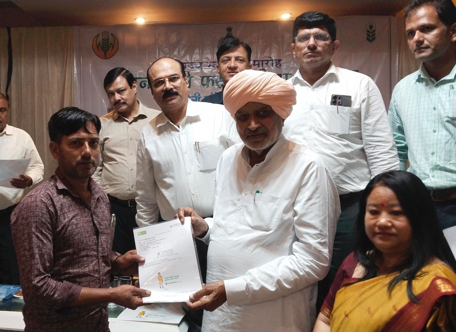 प्रधानमंत्री नरेंद्र मोदी का सपना किसान को पारदर्शी तरीके से हाथ में मिले उसकी पॉलिसी : श्याम सिंह राणा से संबंधित हरियाणा सरकार की आधिकारिक तस्वीर