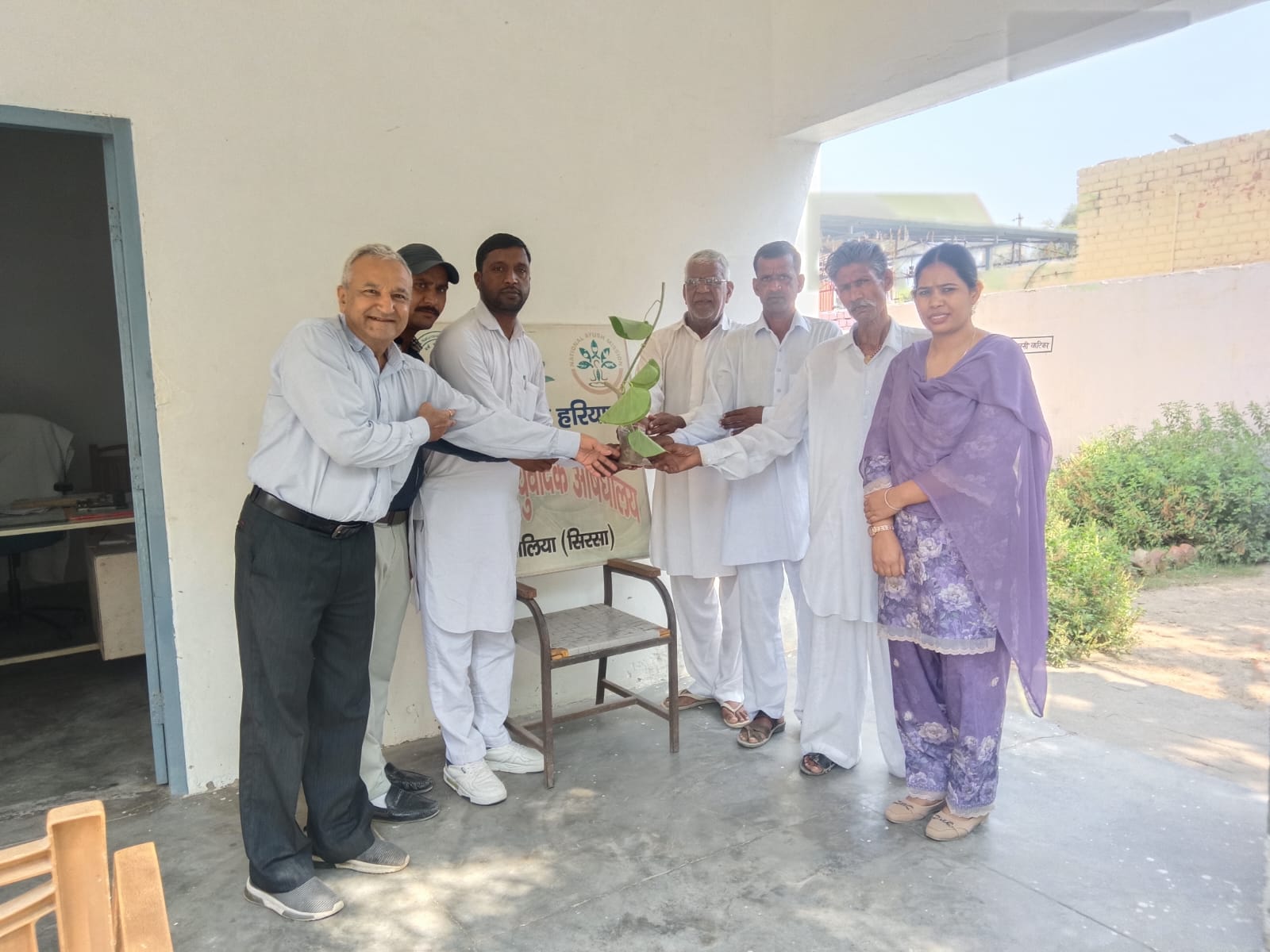 सेवा संकल्प अभियान के तहत ग्रामीणों को औषधीय पौधों के बारे में किया जागरूक से संबंधित हरियाणा सरकार की आधिकारिक तस्वीर