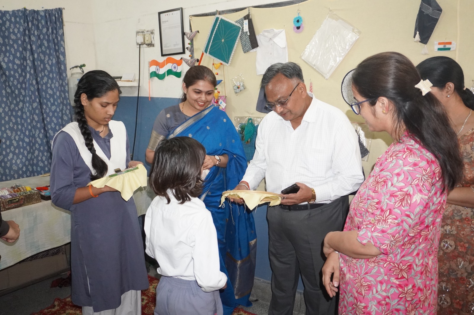 *सुनने और बोलने में चुनौतियां, सपनों की उड़ान में नहीं: विद्यार्थियों के अधिकारों का जायजा लेने पहुंचे आयोग के सदस्य कुलदीप जैन* से संबंधित हरियाणा सरकार की आधिकारिक तस्वीर