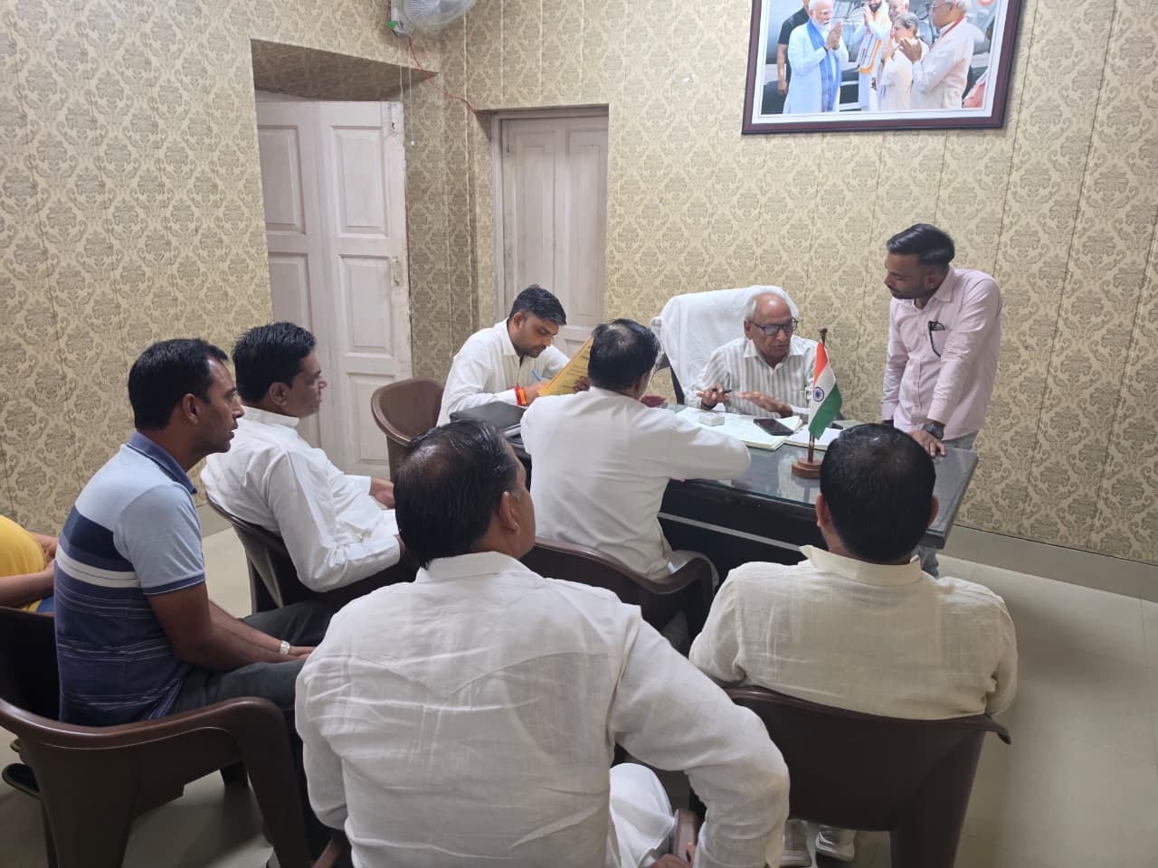 विधायक रामकुमार कश्यप ने सुनीं लोगों की समस्याएं, अधिकारियों को शीघ्र समाधान के दिए निर्देश से संबंधित हरियाणा सरकार की आधिकारिक तस्वीर
